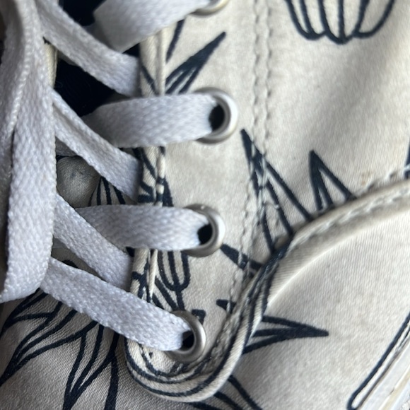 Vans - Picture 3 of 7